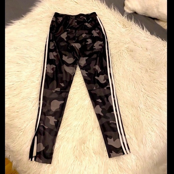 ADIDAS Aeroready Camo Track Pants 🖤💚 - Picture 2 of 3